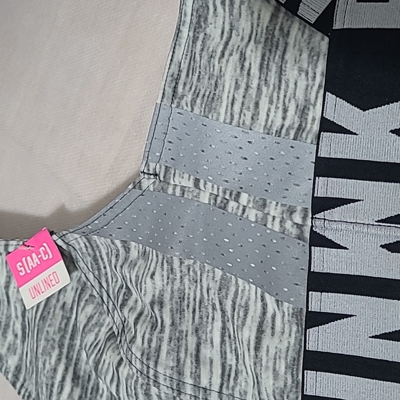 PINK Victoria's Secret Ultimate Crop Haut Court Sports bra Small - Picture 3 of 4